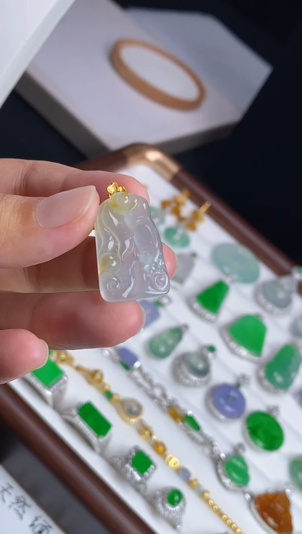 翡翠未镶嵌吊坠(不含链)1