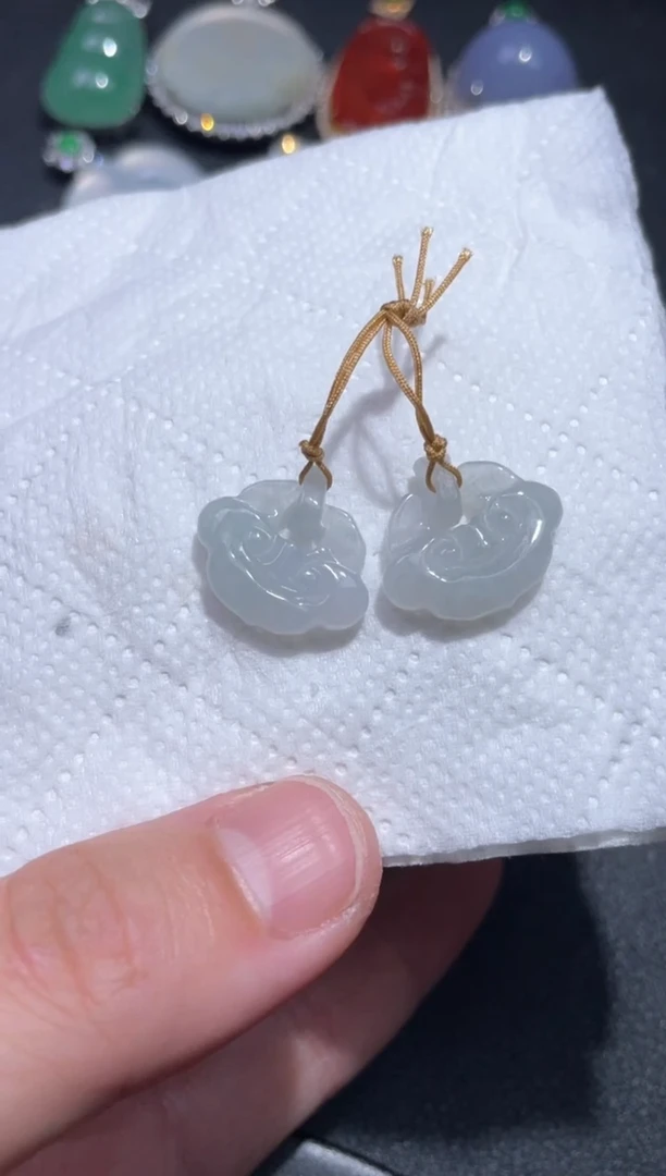 未镶嵌翡翠耳饰是**呀17.......