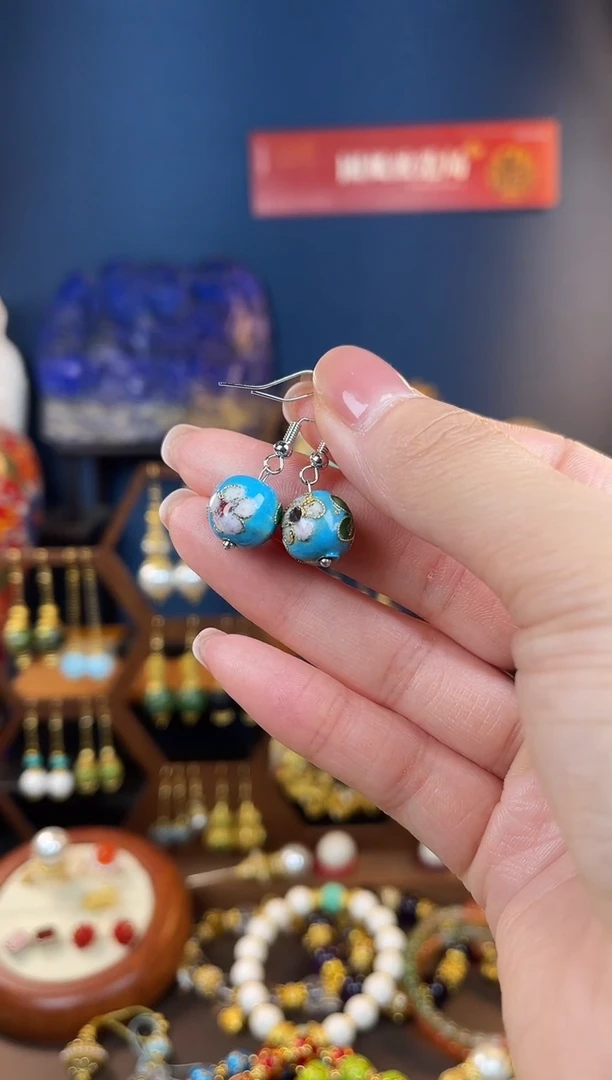 浅蓝色珐琅景泰蓝耳钩