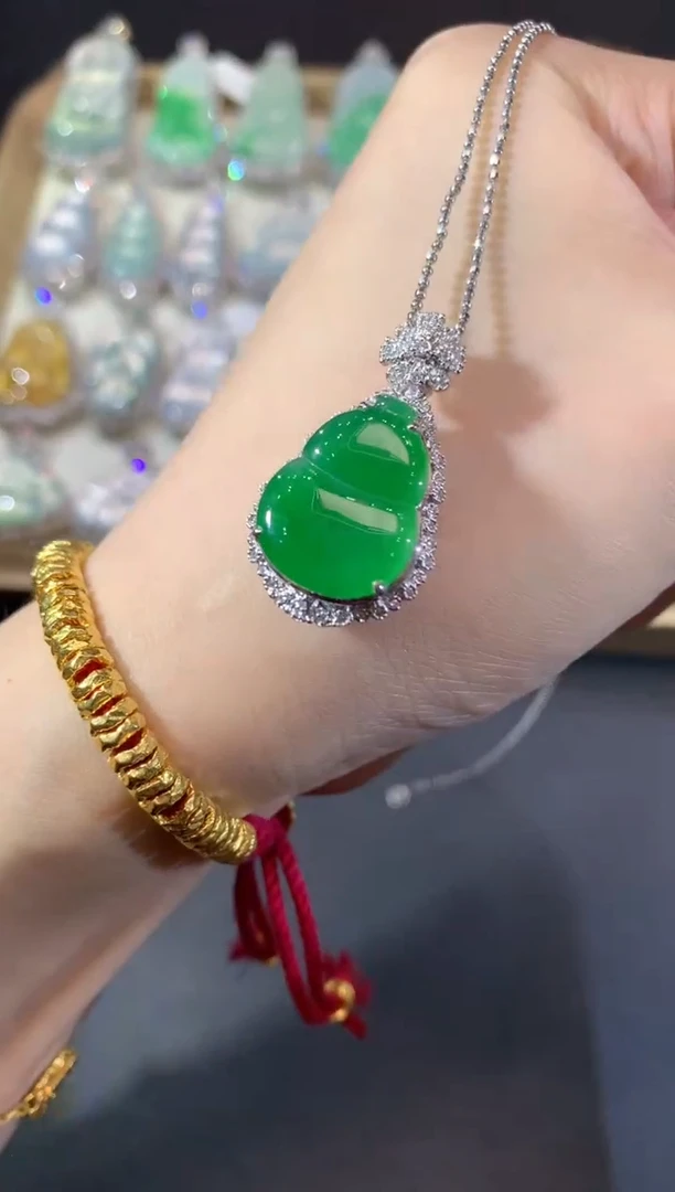 吊坠(不含链)18K金镶嵌翡翠31-葫芦（多样性发货一件（不含链扣