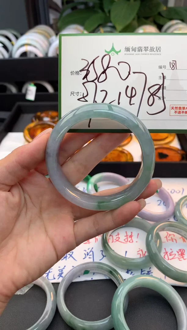 未镶嵌定制翡翠毛货需精细抛光+多人