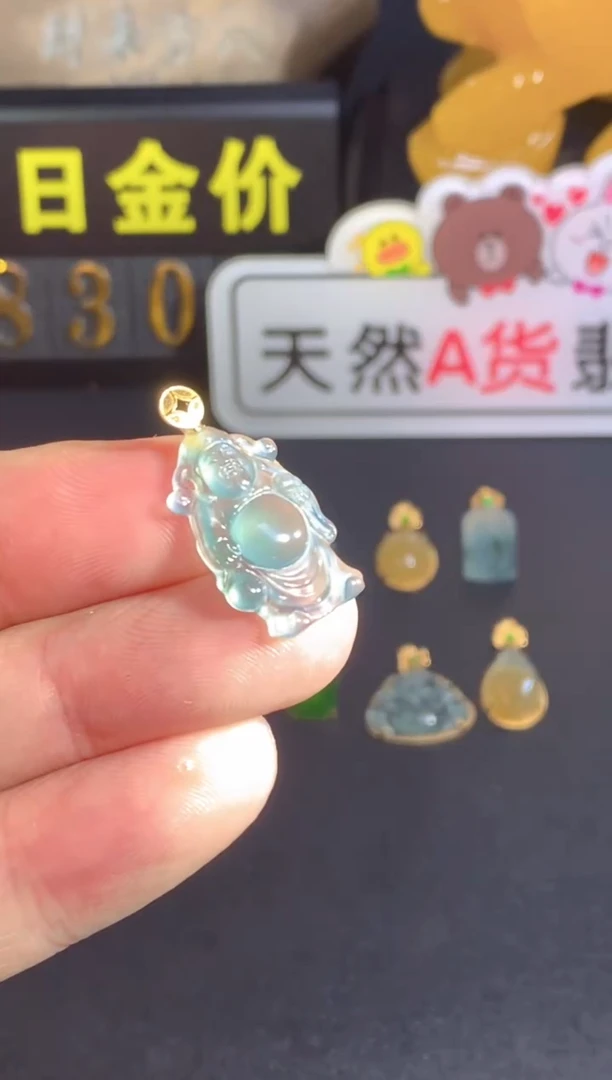 颈饰18K金镶嵌翡翠