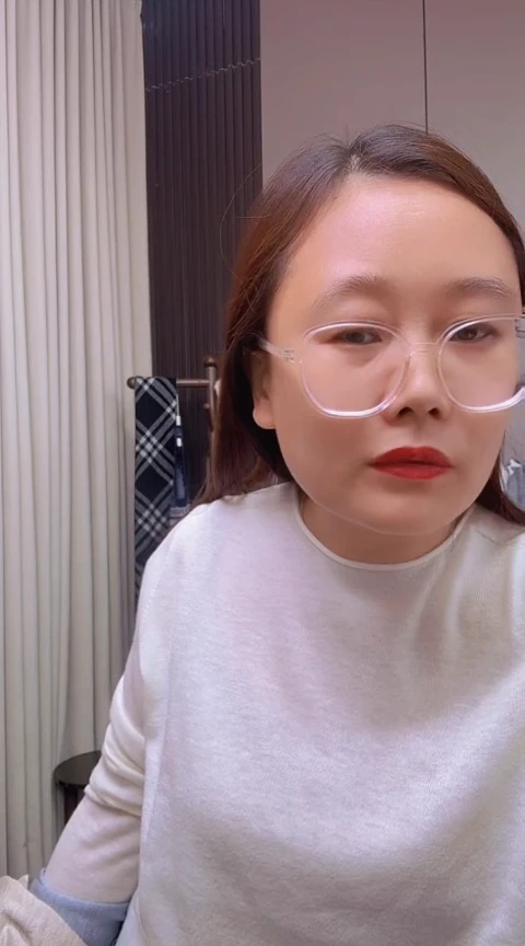 山羊绒精纺卷边领长袖白色