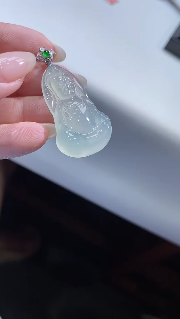 翡翠18K金镶嵌吊坠(不含链)大**皮宝宝观音