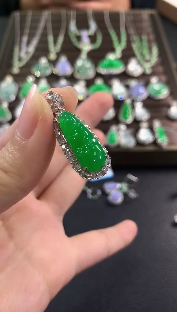 吊坠(不含链)18K金镶嵌翡翠q84