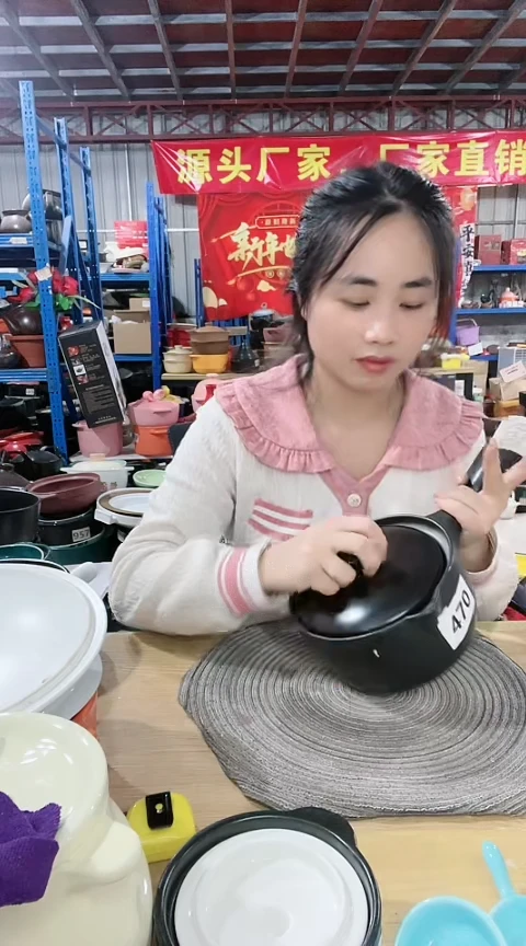 【闪购商品】470瑕疵黑色手把锅不圆盖偏小