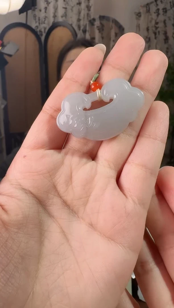 颈饰未镶嵌和田玉烟紫锁