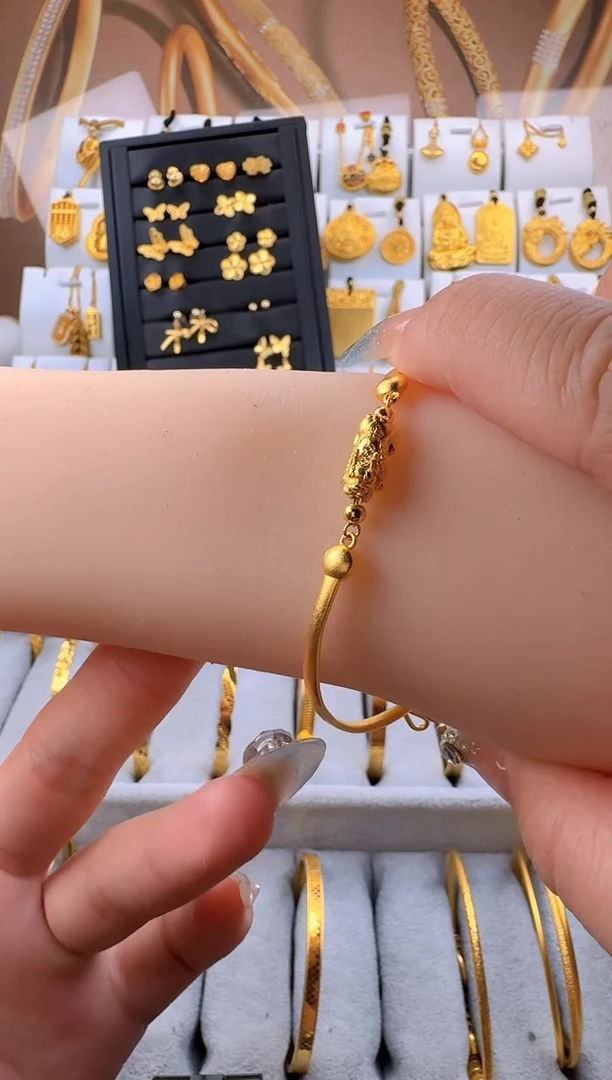 无足银貔貅半镯     总重5.5g外1.3g