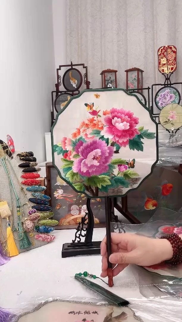 扇子苏绣作品手工团扇