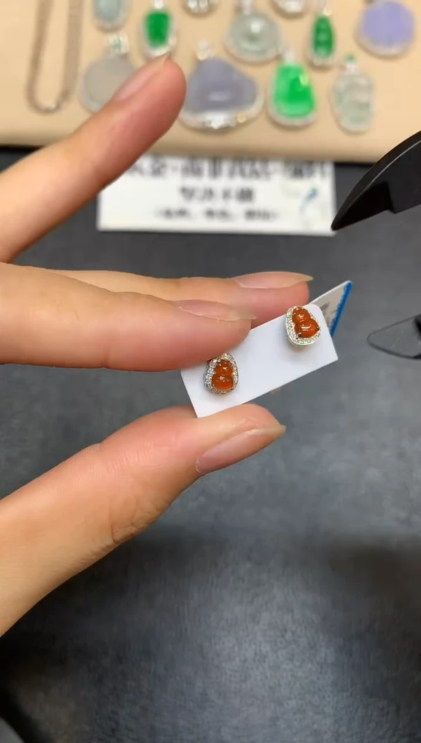 18K金镶嵌翡翠耳饰葫芦【无服务费