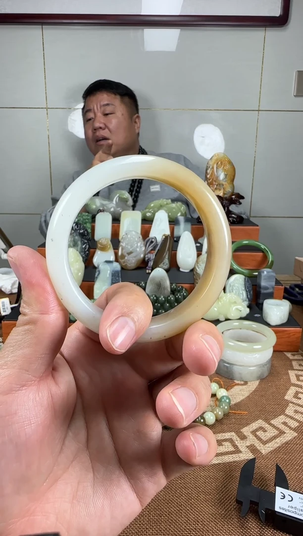 颈饰未镶嵌和田玉和田玉手镯