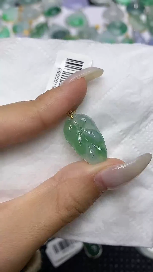 颈饰18K金镶嵌翡翠1