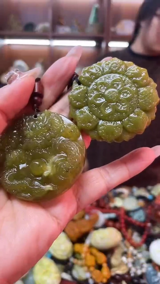 未镶嵌蛇纹石玉吊坠拍一发二