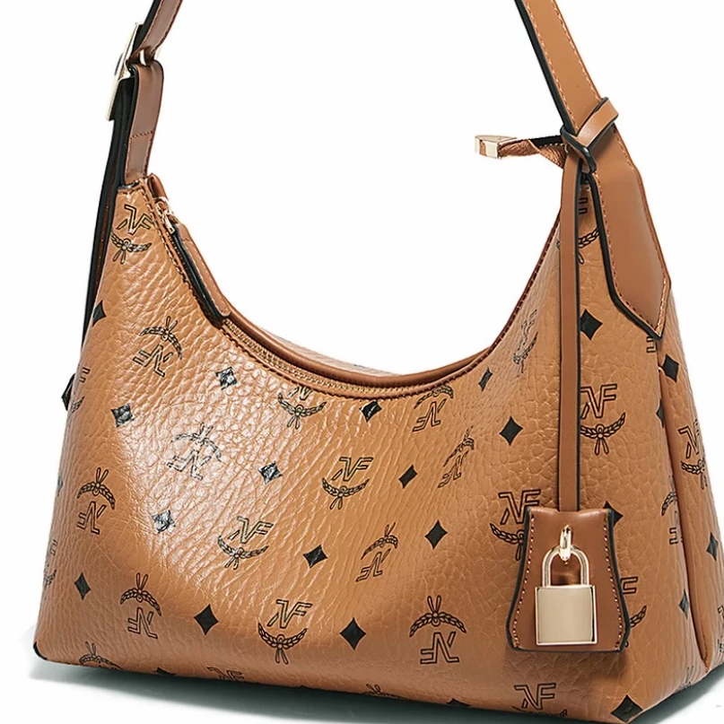 M家牛角金锁吊坠包