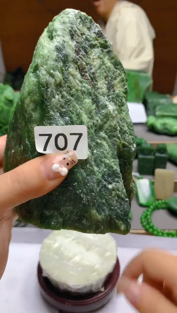 和田玉（碧玉）未镶嵌珠宝半成品1