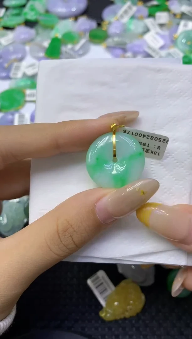 颈饰18K金镶嵌翡翠天然缅甸翡翠A货