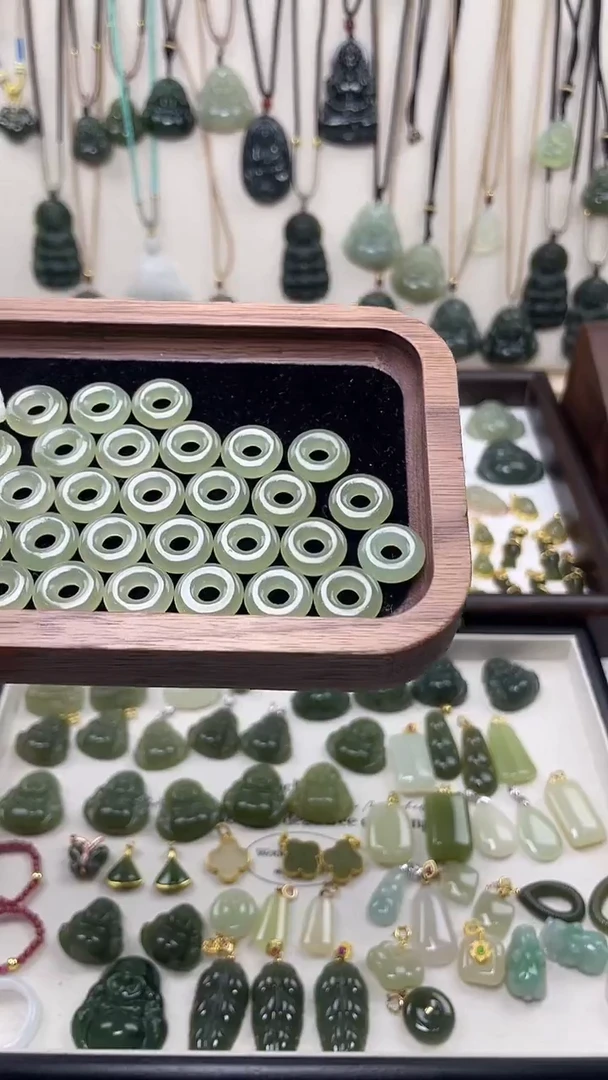 吊坠(不含链)未镶嵌和田玉随机发