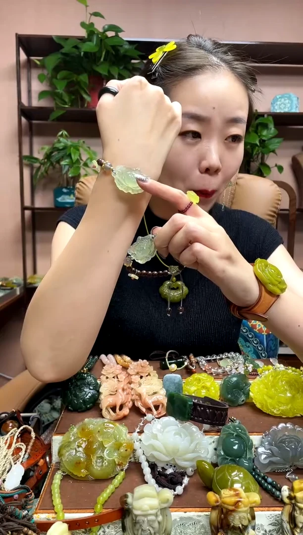 未镶嵌岫玉手牌多样性发货发其中之一