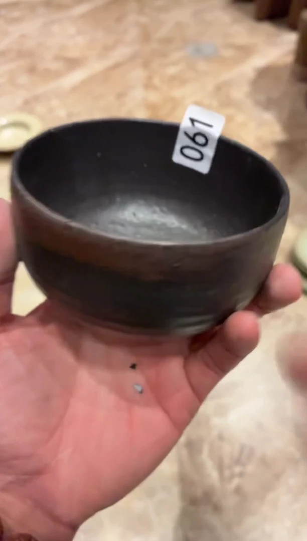 瓷片氵61 微瑕黑陶小碗1个
