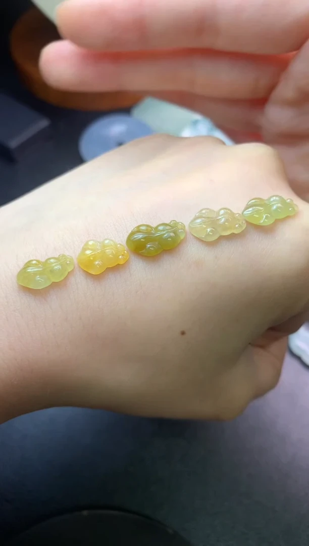 翡翠未镶嵌颈饰翡翠吊坠不挑不选 （多样性发其一）