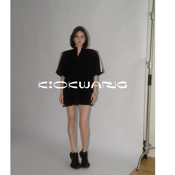 KIOKWANG//设计感小众 个性V领宽松廓形垫肩短袖夏季必冲T恤