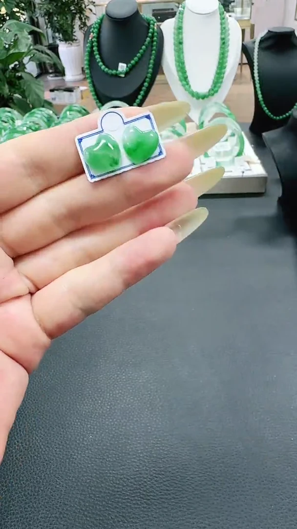 未镶嵌1石英质玉（非洲翠）/7591