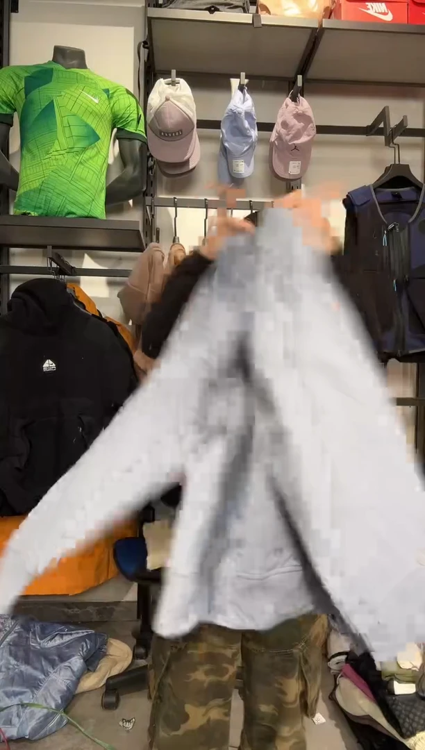 1447 编码 瑕疵款直播间过款为准 尺码   身高  185