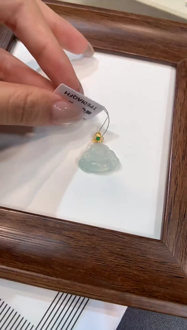 颈饰18K金镶嵌翡翠佛公