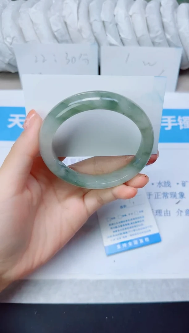 石英质玉手镯未镶嵌69/59