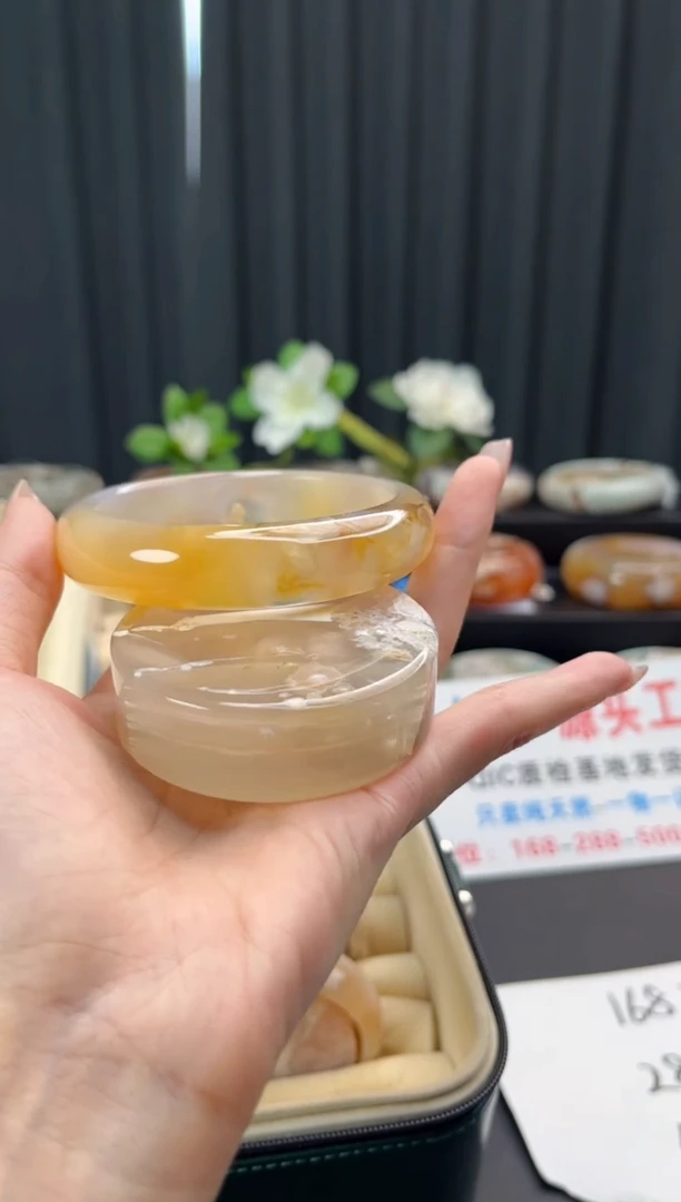 未镶嵌手镯石英质玉赠送镯心（62圈口）