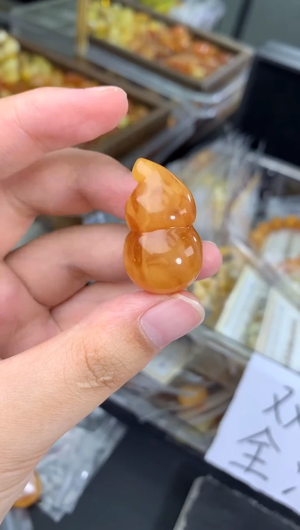 蜜蜡未镶嵌珠宝奇石82