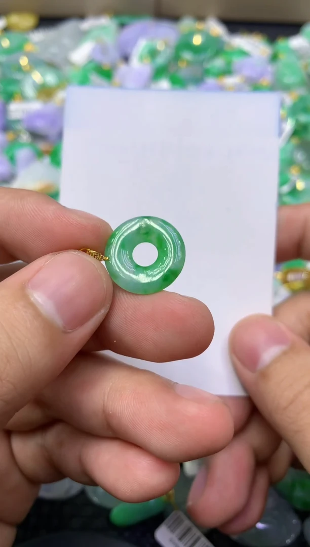 颈饰18K金镶嵌翡翠天然缅甸翡翠A货