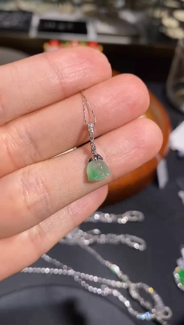 【闪购商品】翡翠颈饰18K金镶嵌吊坠