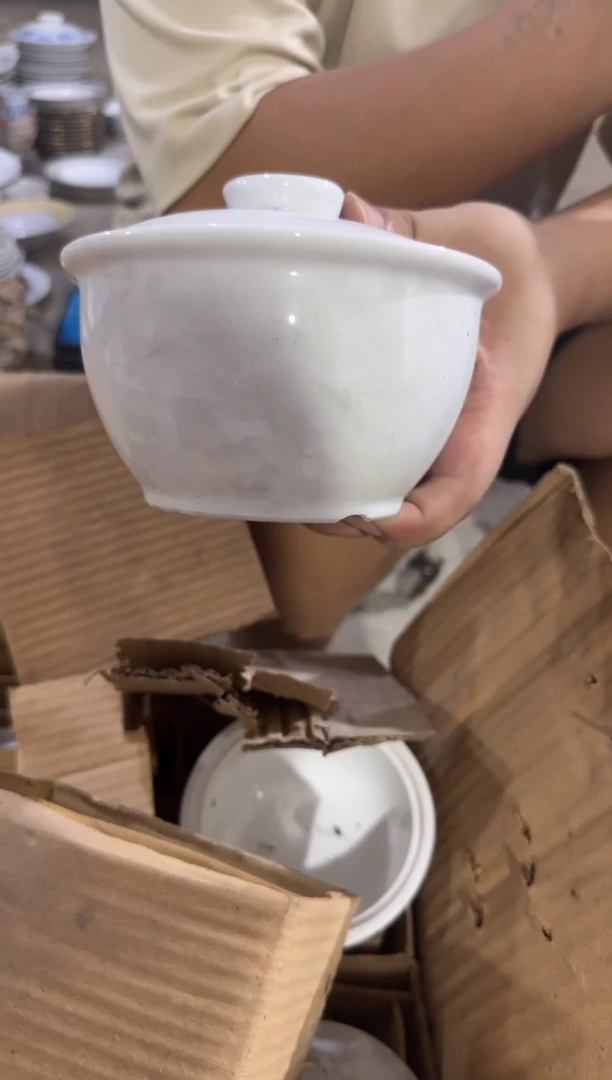 摆件举**子纯白炖盅600毫升有瑕请慎拍