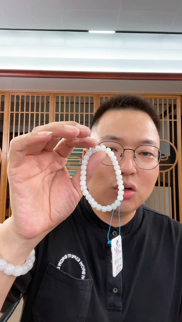 未镶嵌手串和田玉是****呀卡7新疆黑山老型