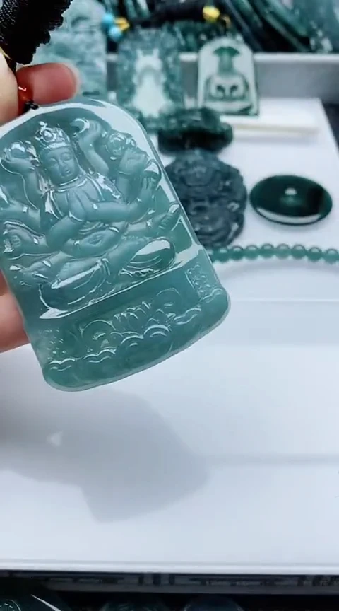 颈饰未镶嵌翡翠