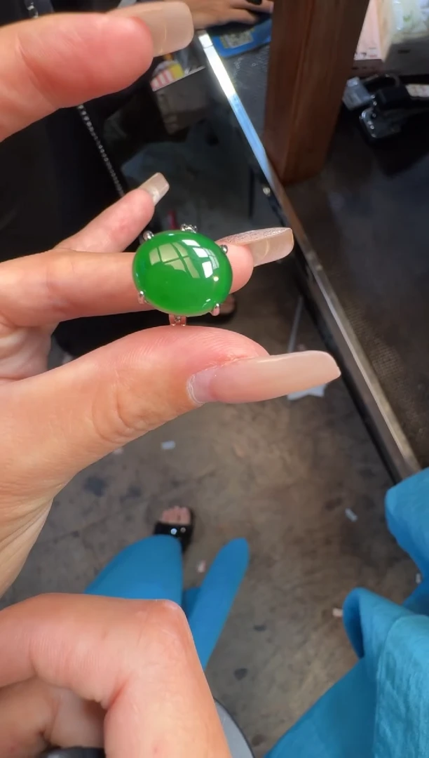 未镶嵌定制翡翠翡翠A货有轻微色差属于正常现象，戒指多样性发货1