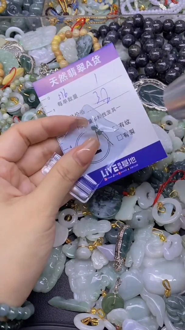 翡翠未镶嵌颈饰天然翡翠A货批量多样性发一件