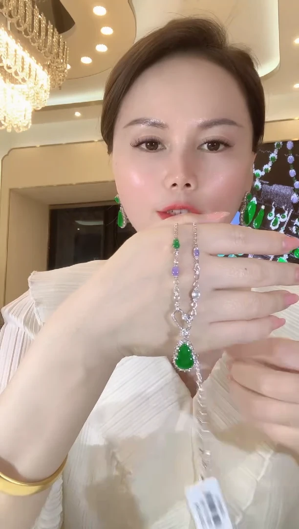 套链18K金镶嵌翡翠A117