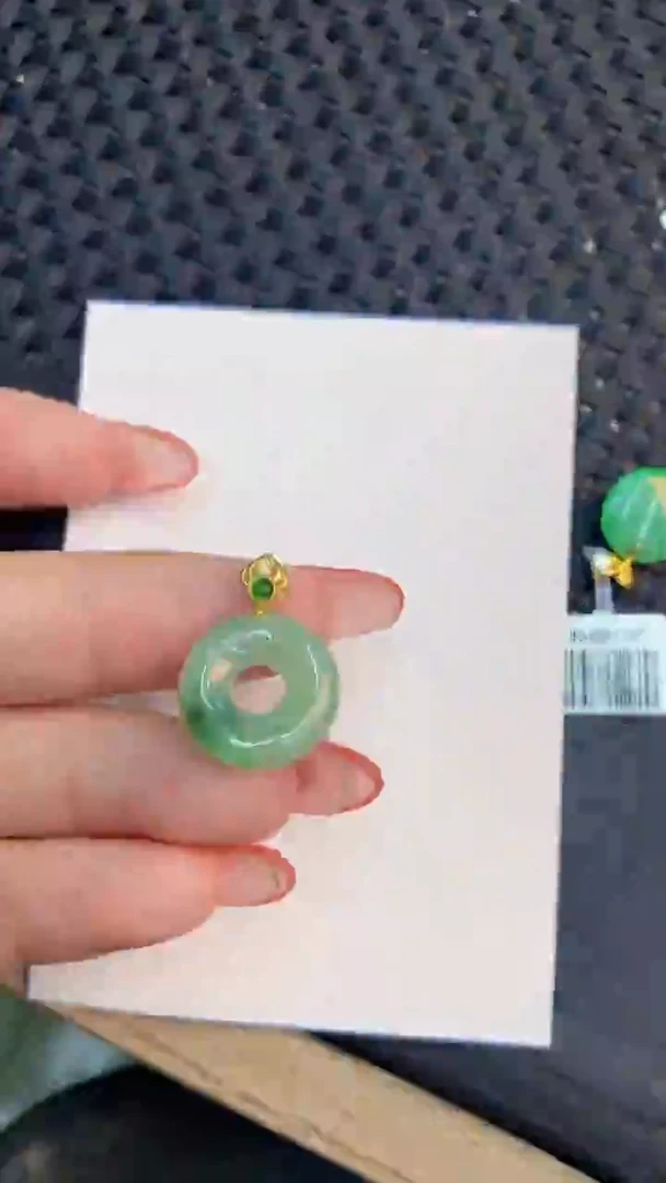 颈饰未镶嵌翡翠1