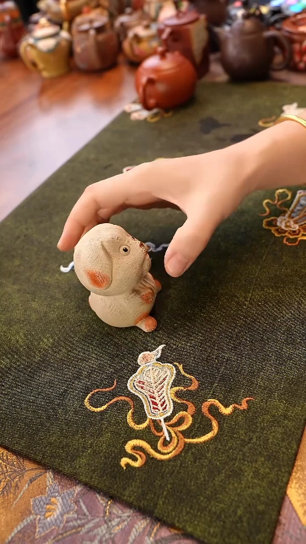 茶壶紫砂白玉段拉毛兔