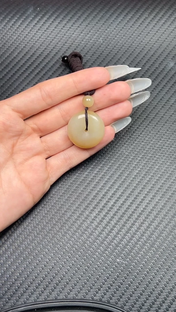 吊坠(赠链)未镶嵌和田玉且末金山微色差平安扣JM