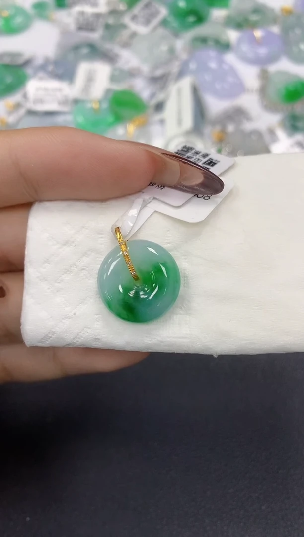 颈饰18K金镶嵌翡翠a货假一赔三支持复检百元上9元证书费自理