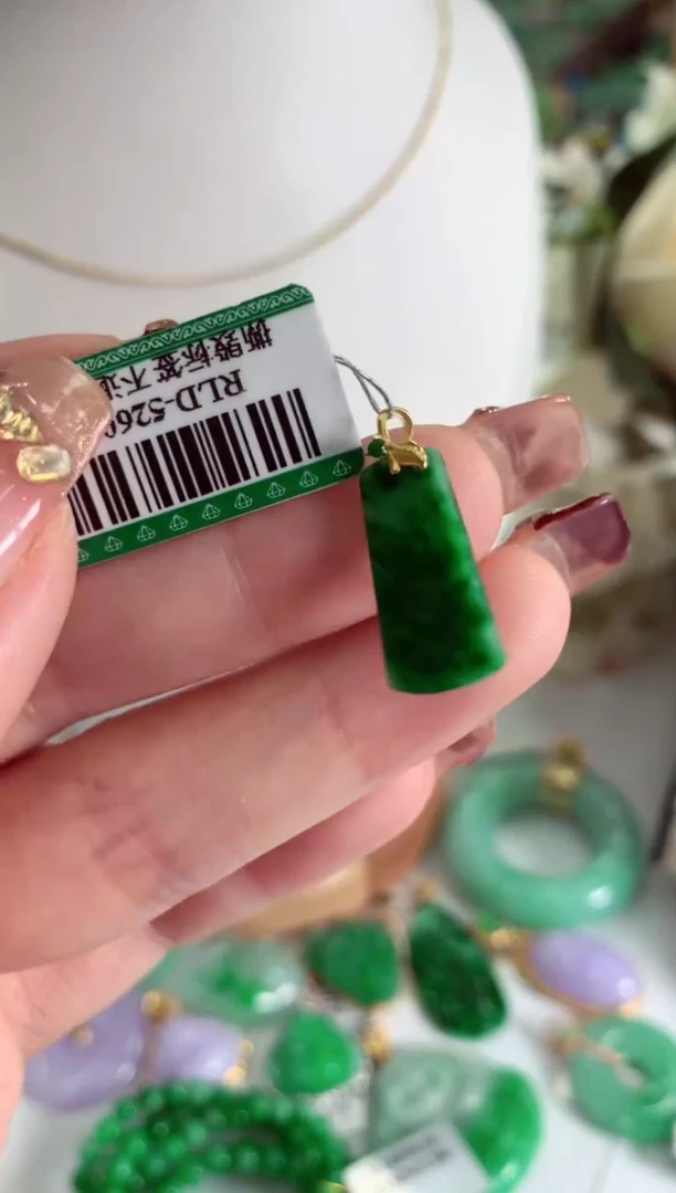 【闪购商品】翡翠吊坠(不含链)18K金镶嵌挂件