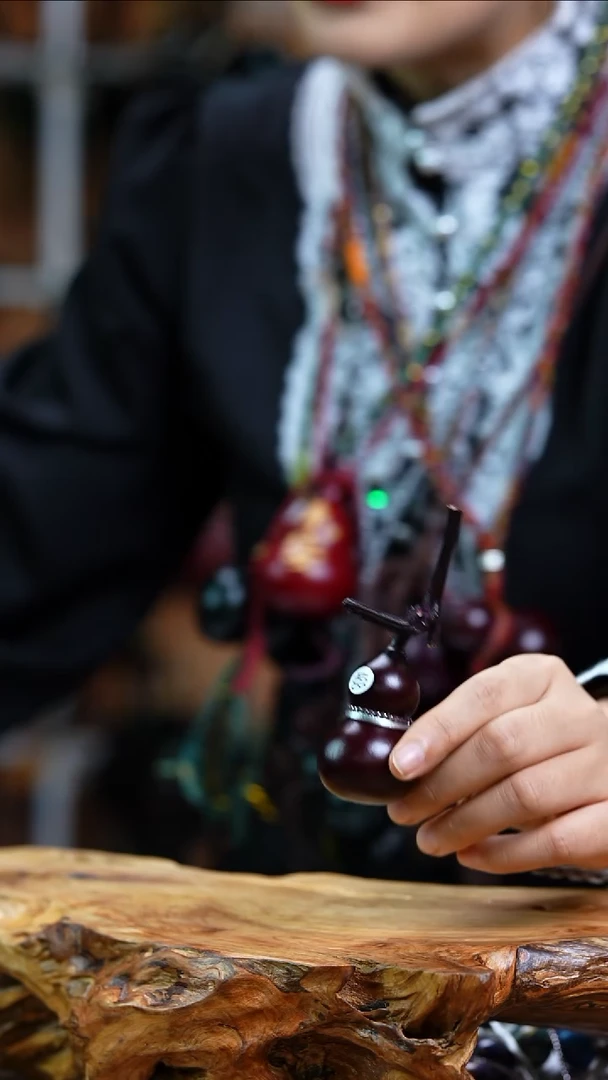 【闪购商品】468—脖挂车挂天然大漆手捻小葫芦