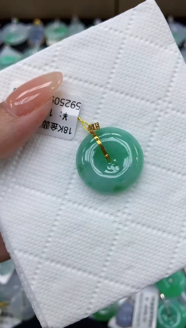 颈饰18K金镶嵌翡翠11111111111