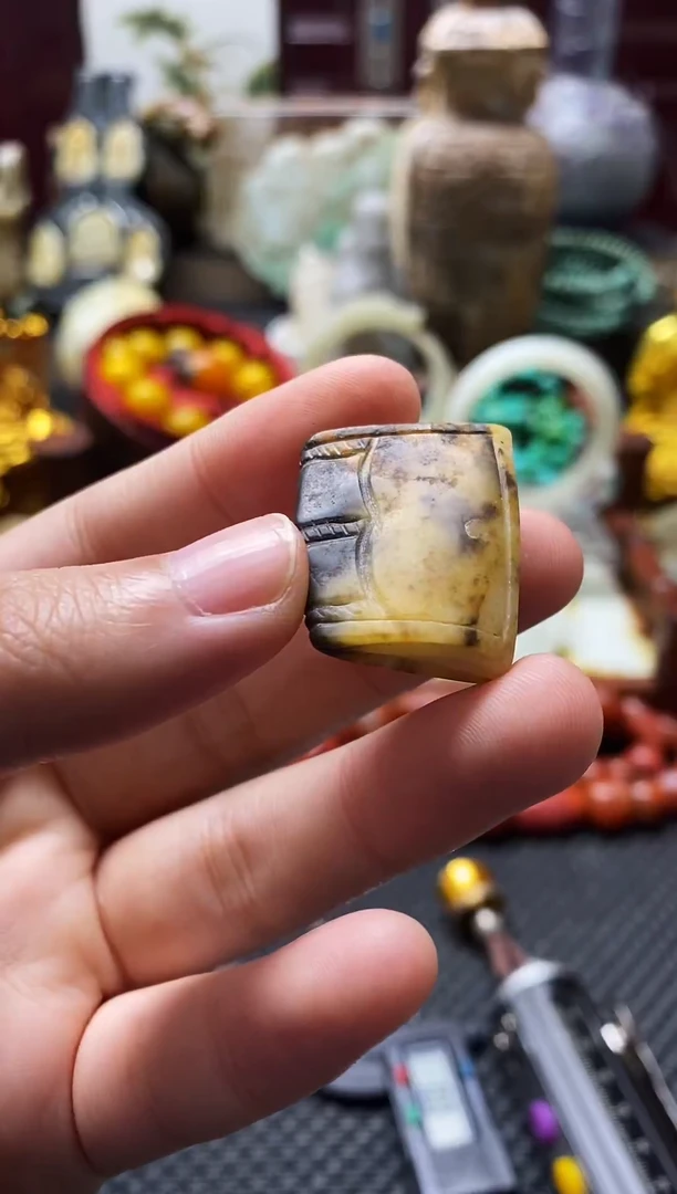 未镶嵌和田玉挂件1个