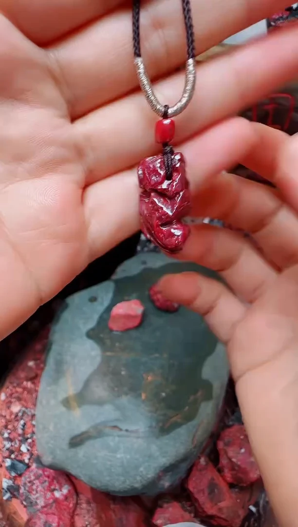 天然辰砂狗头砂吊坠75