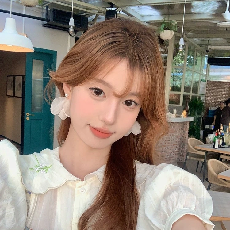 合金布艺耳饰 罗马假日仙气白色花朵耳环女高级感夸张度假耳饰品