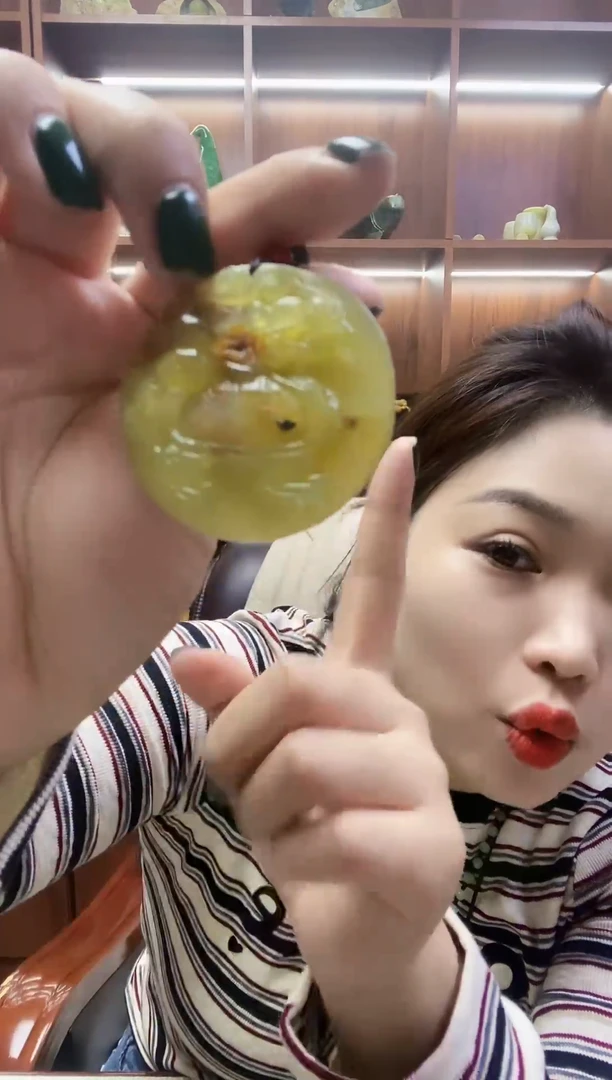 未镶嵌蛇纹石玉吊坠